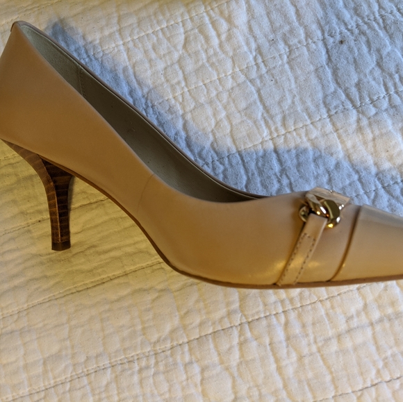 Coach Pumps - Picture 4 of 5